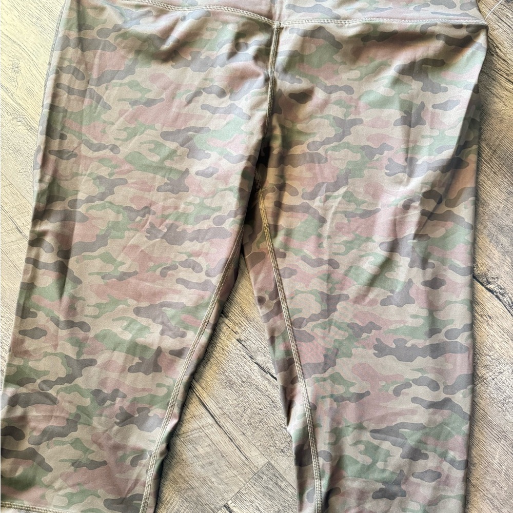 Camouflage Print Capri Leggings